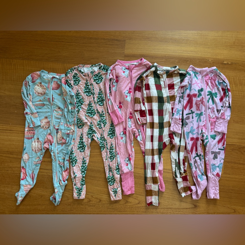 Set of 5 Bunny Knots Velveteen Collection Holiday PJ